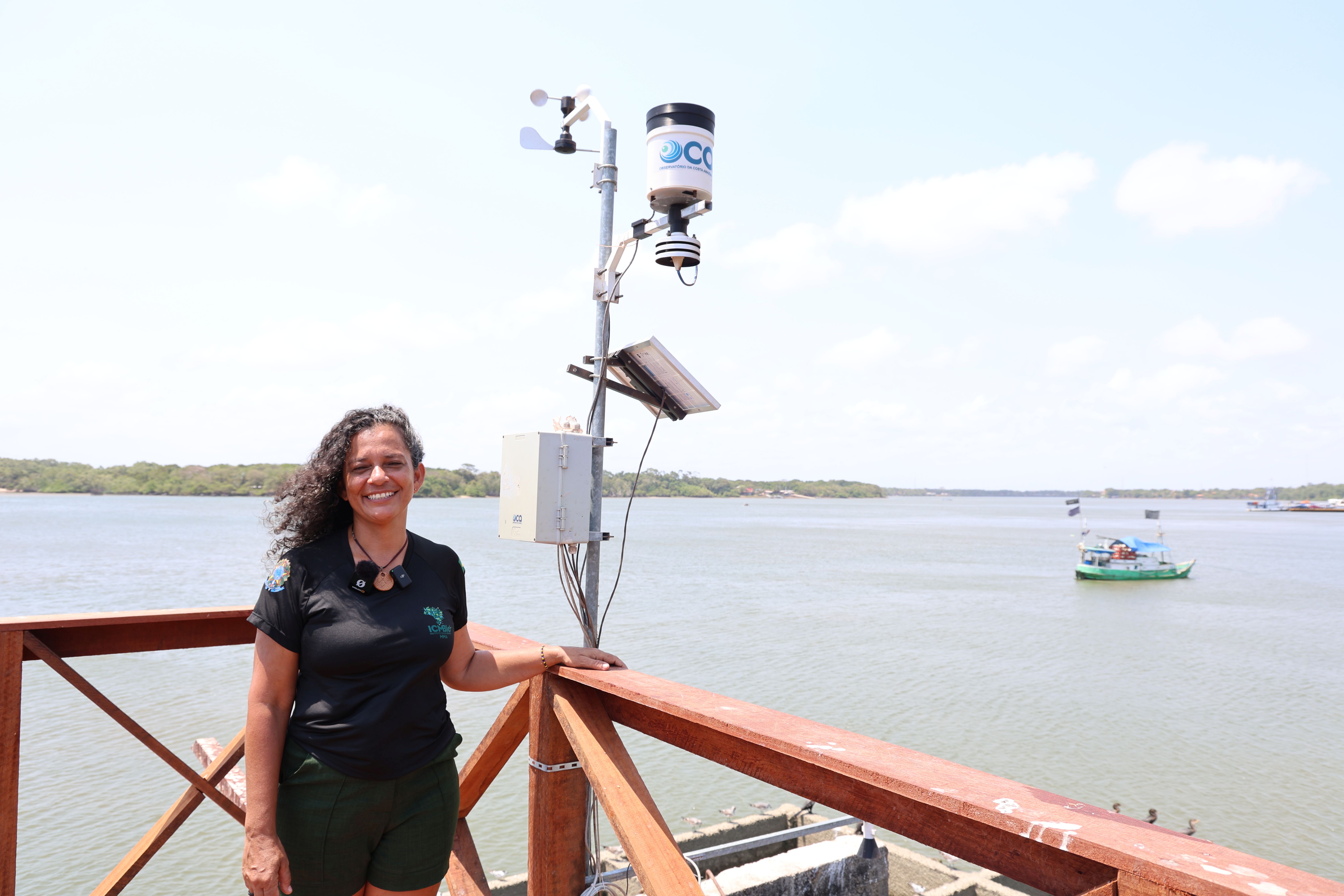 Lisângela Cassiano, ICMBio, and the first Tech4Nature monitoring station.